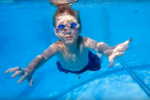 cuidado-ojos-en-piscina